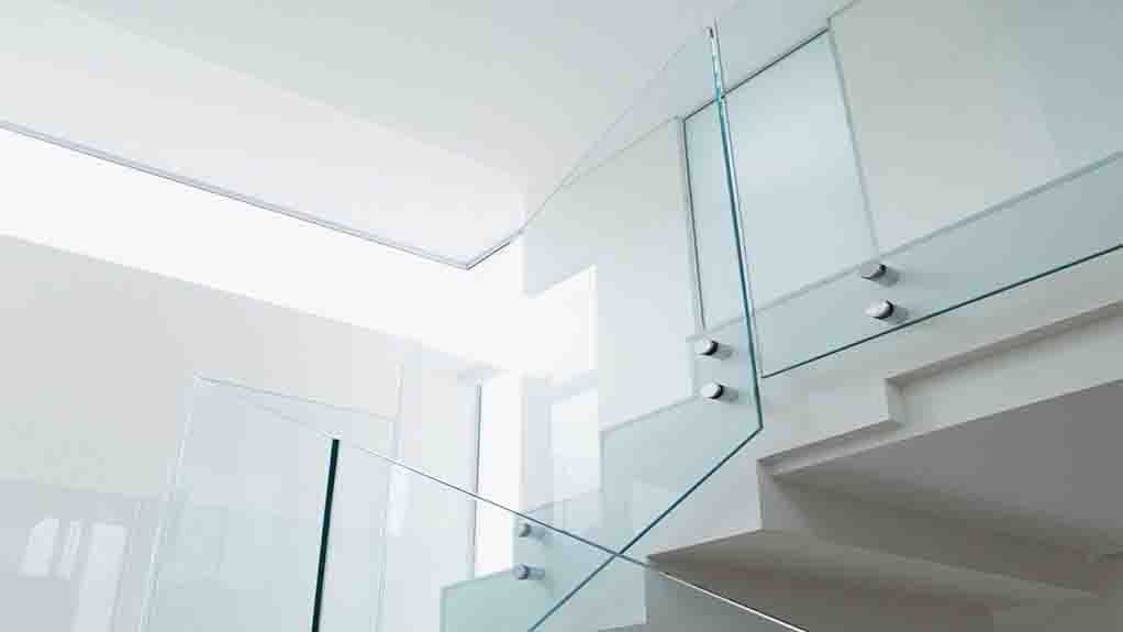 Glass Railing vs. Plexiglass Railing - Unity Metal